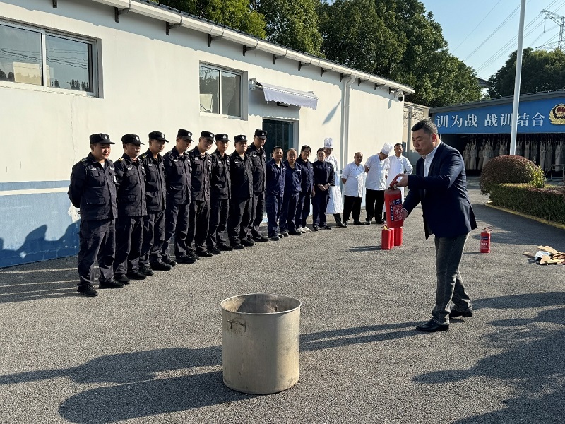 消防演練現(xiàn)場(chǎng)示范_百強(qiáng)物業(yè)公司